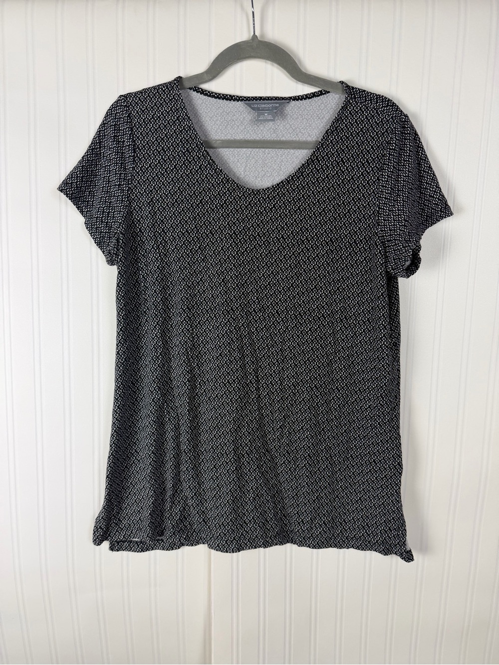 Liz Claiborne Black & White Scoop Neck Short Sleeve Tee with Micro Pattern